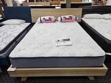 Marvin Queen Slat Bed